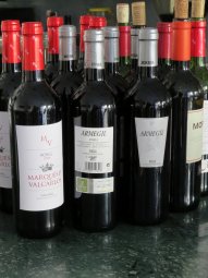 100 Vinos Wine Bar