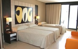foto de la estancia: Doble con tres camas + sofa-cama de Hotel Gran Duque