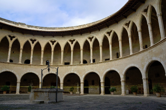 Patio del Castillo Bellver